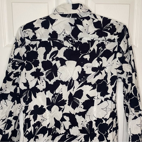 Tommy Hilfiger Classic Fit White and Navy Cotton Floral Button Down Shirt Large - Picture 4 of 7